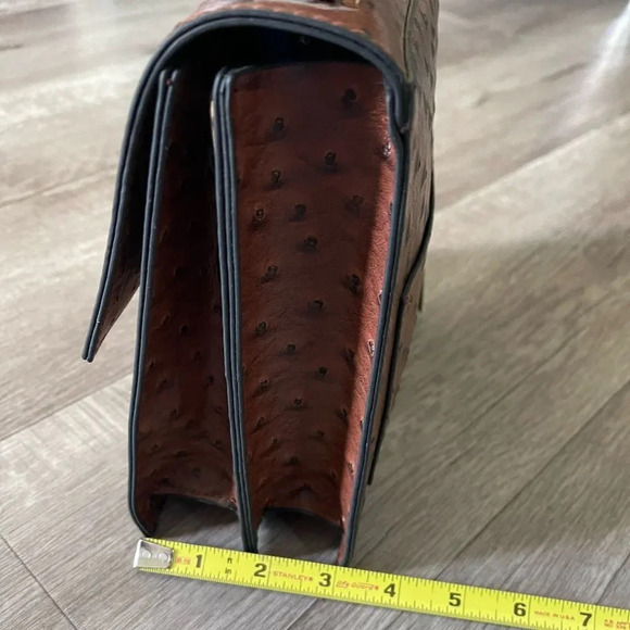 NWT Faux Leather Ostrich Pattern Tassel Top Handle Crossbody Bag Brown - Picture 9 of 10